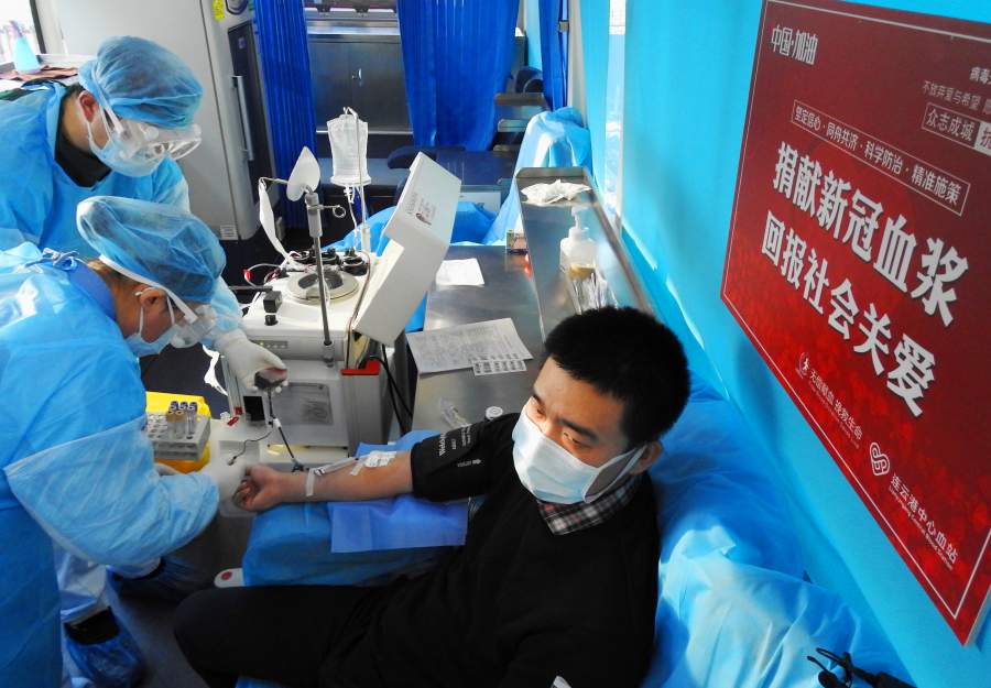 Man who has recovered from the novel coronavirus donates his blood in Lianyungang