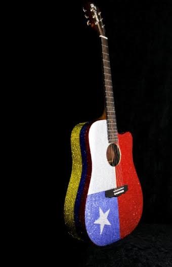 Carlos Vives dona guitarra decorada con cristales Swarovski para  damnificados de incendios en Chile - La Tercera