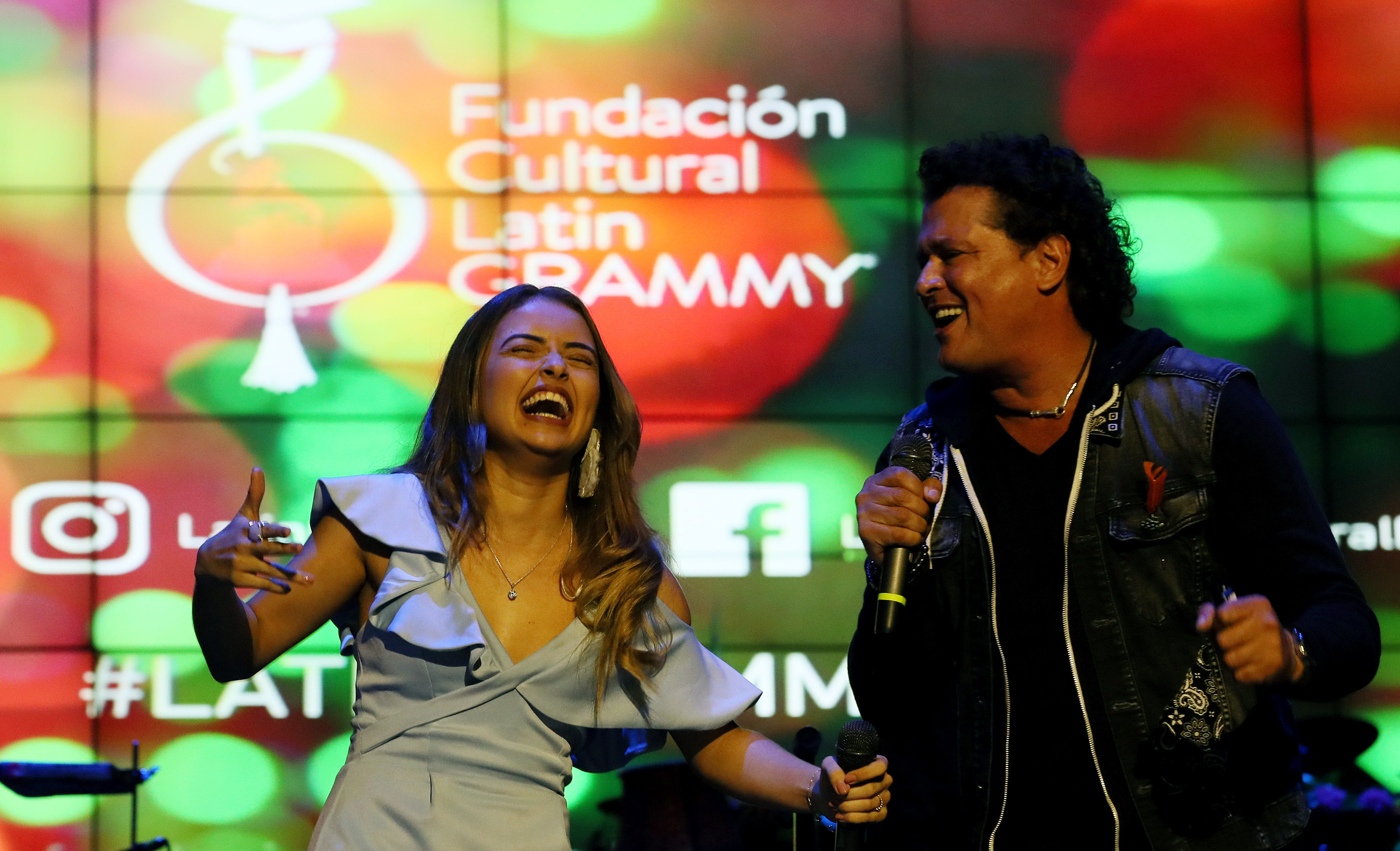 Una joven promesa de la música colombiana recibe una beca Carlos Vives
