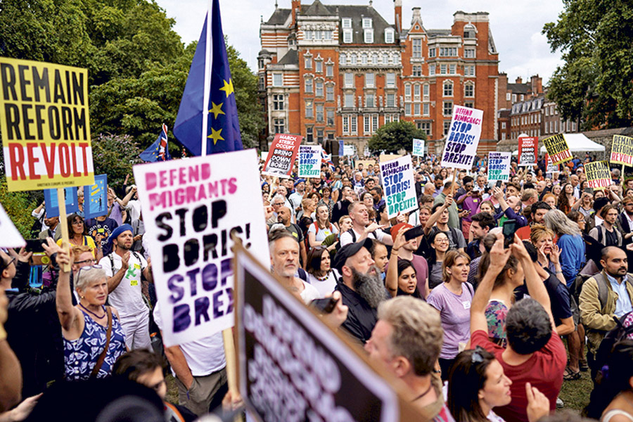 British-Prime-Minister-Boris-Johnson-suspends-Parliament-(46614880)